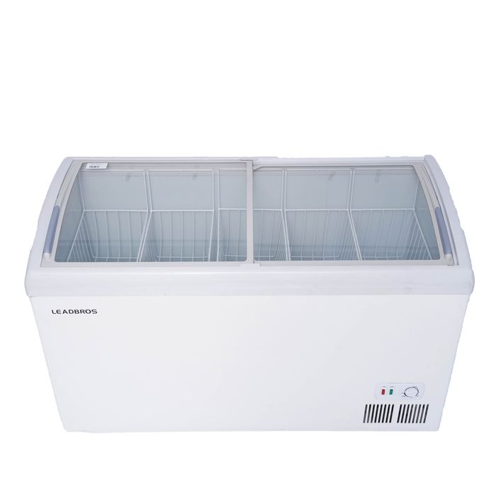 Морозильники и холодильник для магазина