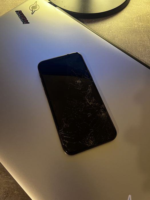 iPhone 11 Pro – spart față + spate, funcțional / pentru piese