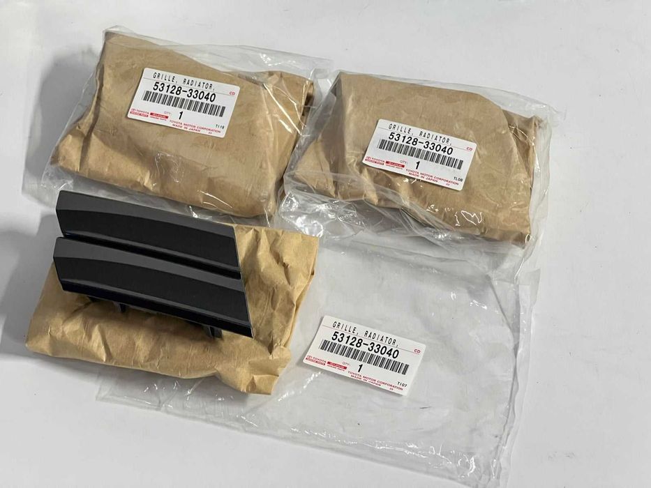 Заглушка под крюк камри 70