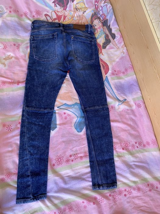 Тъмно сини дънки