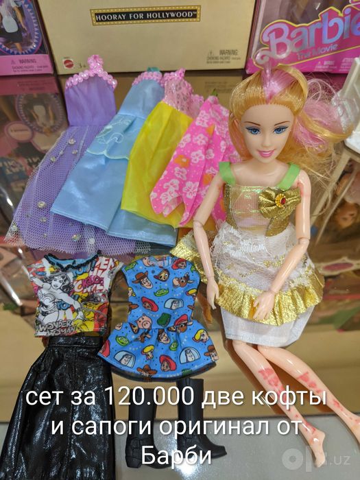 семья кукол с одеждой от Барби