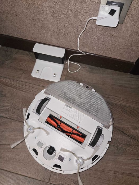 Робот-пылесос Xiaomi Mi Robot Vacuum Mop Essential