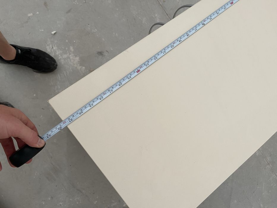 Мебели шкаф и маса