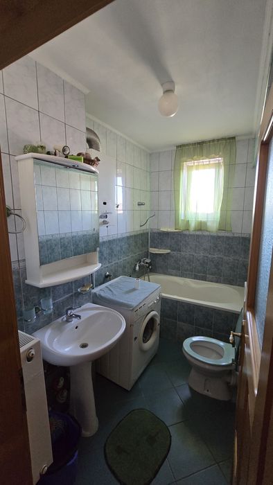 Inchiriez apartament 2 camere, 50mp, Central (Str. Bogdan Voda) + Boxa