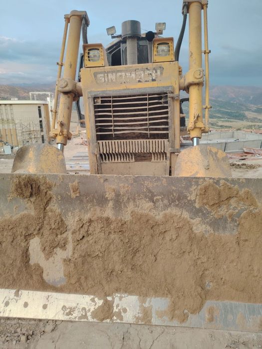 Buldozer sotiladi 16 tonali