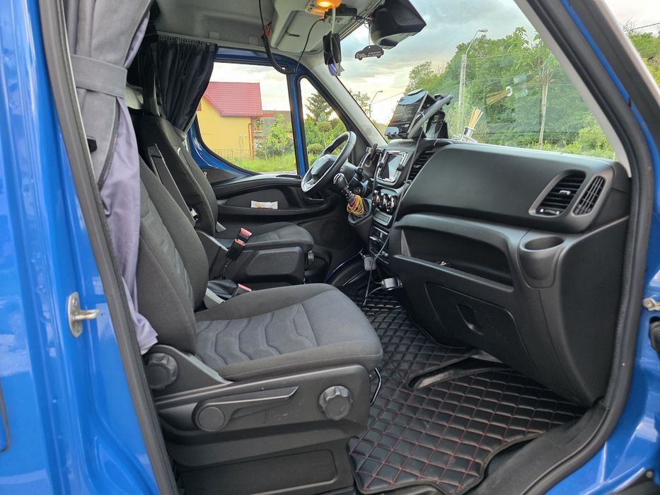 Autoplatforma Iveco Daily 35s 180
