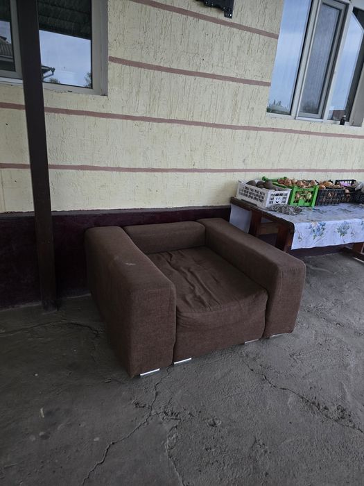 Диван продаю по дешевле дам