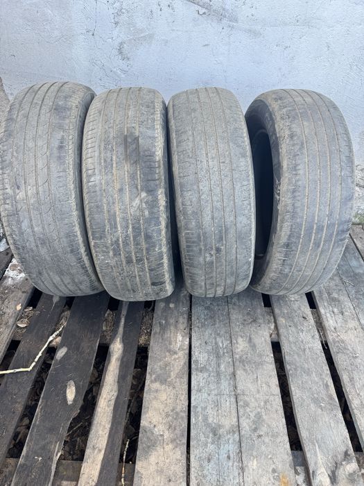 Продам комплект летней резины 235/65/18