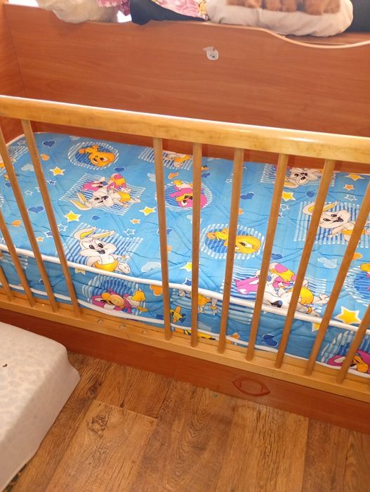 Детска дървена кошара.