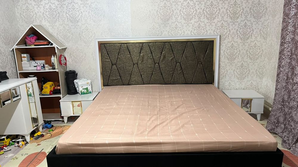Кровать тумбасымен