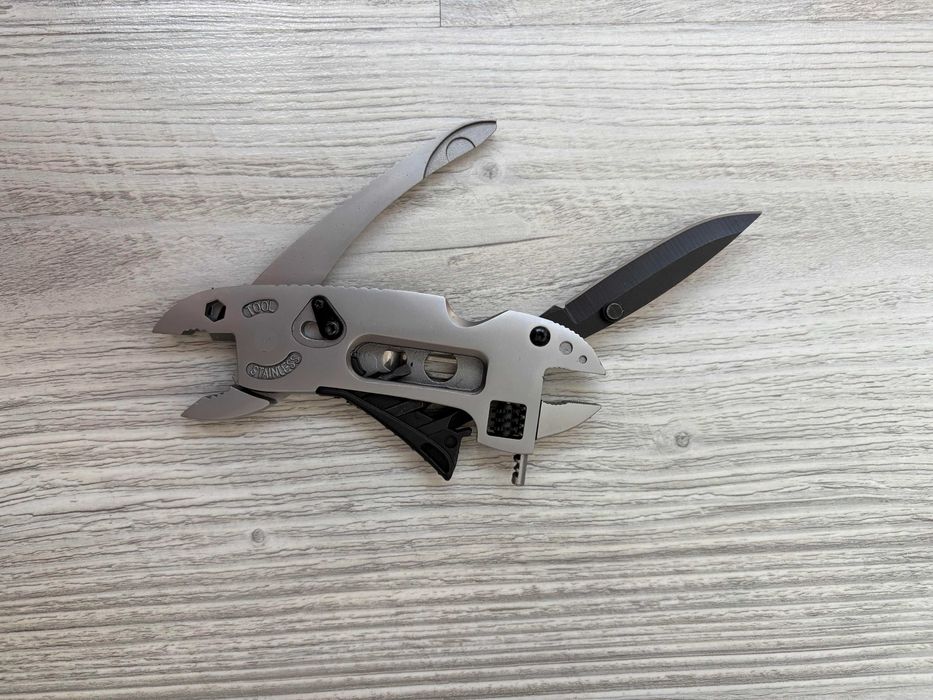 Unealta multifunctionala EDC - 4 in 1