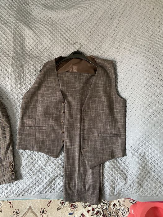 Продам костюм тройку