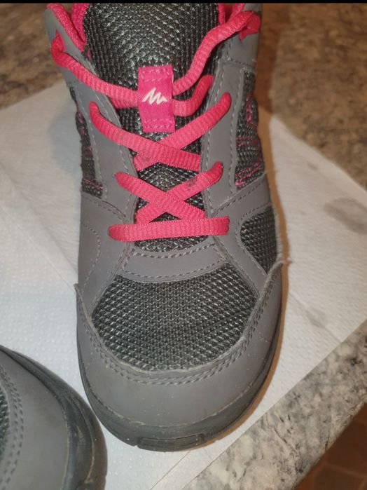 Adidas drumetie  masura 35 Quechua  ca noi impecabili