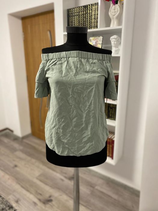 Tricou verde cu umerii goi, H&M