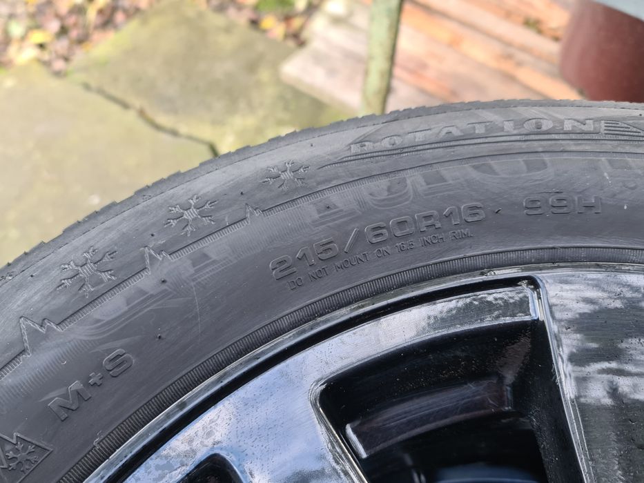 215 60 R 16 jante aliaj cu cauciucuri de iarna 5 x 108 ET 40 FORD