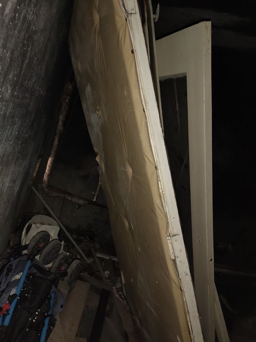 Продам входную дверь.