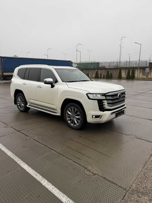 Toyota land Cruser 300.