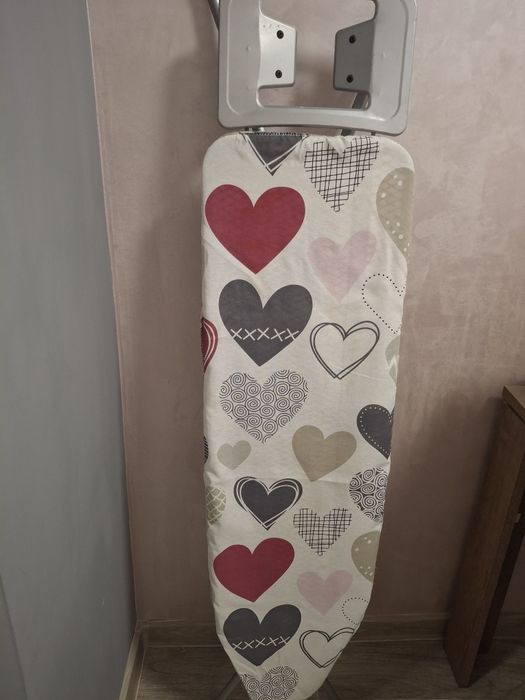 Маса за гладене в отлично състояние!