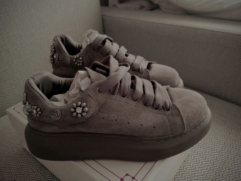 Продам женские кеды