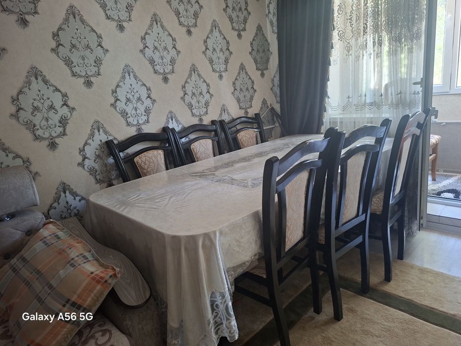 Стол со стульями