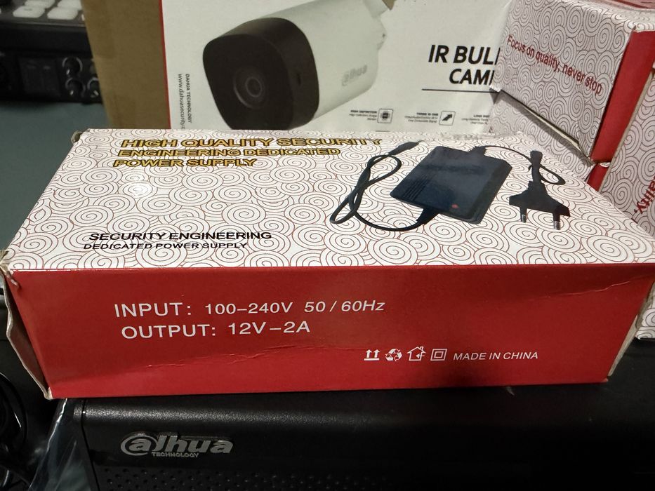 DVR 4 canale Dahua + 4 camere noi + alimentatoare