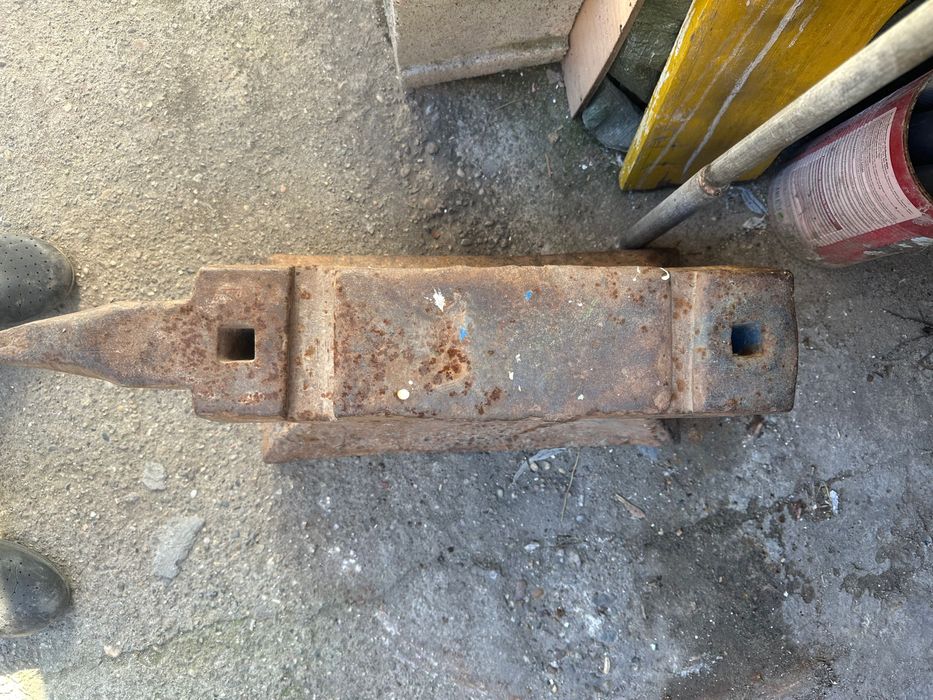 Наковалня продава се