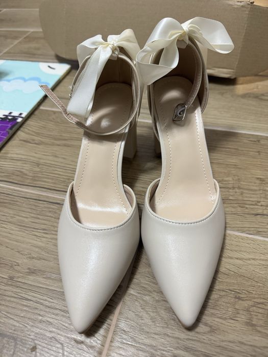 Pantofi cu toc, marimea 36