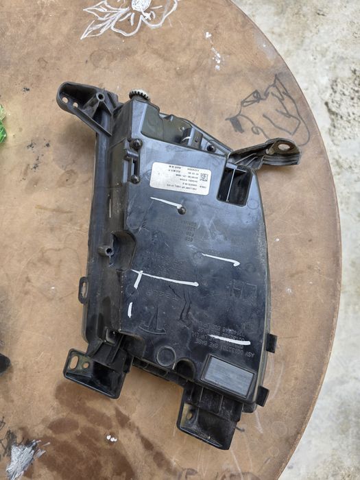 Tesla S ляв халоген