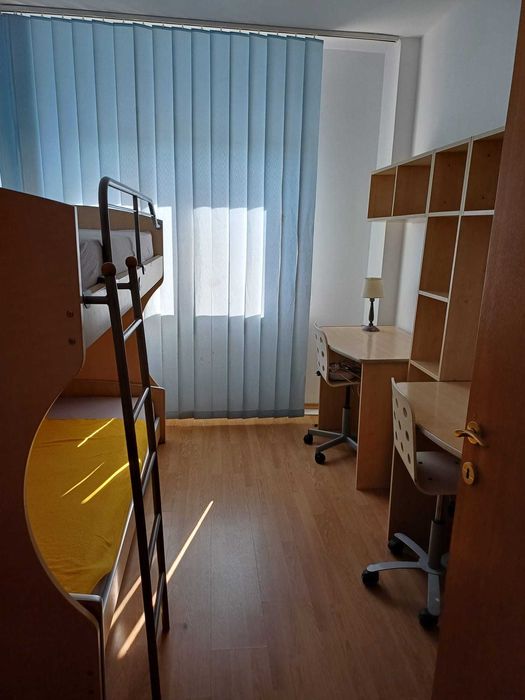 Inchiriez 3 camere pe termen lung