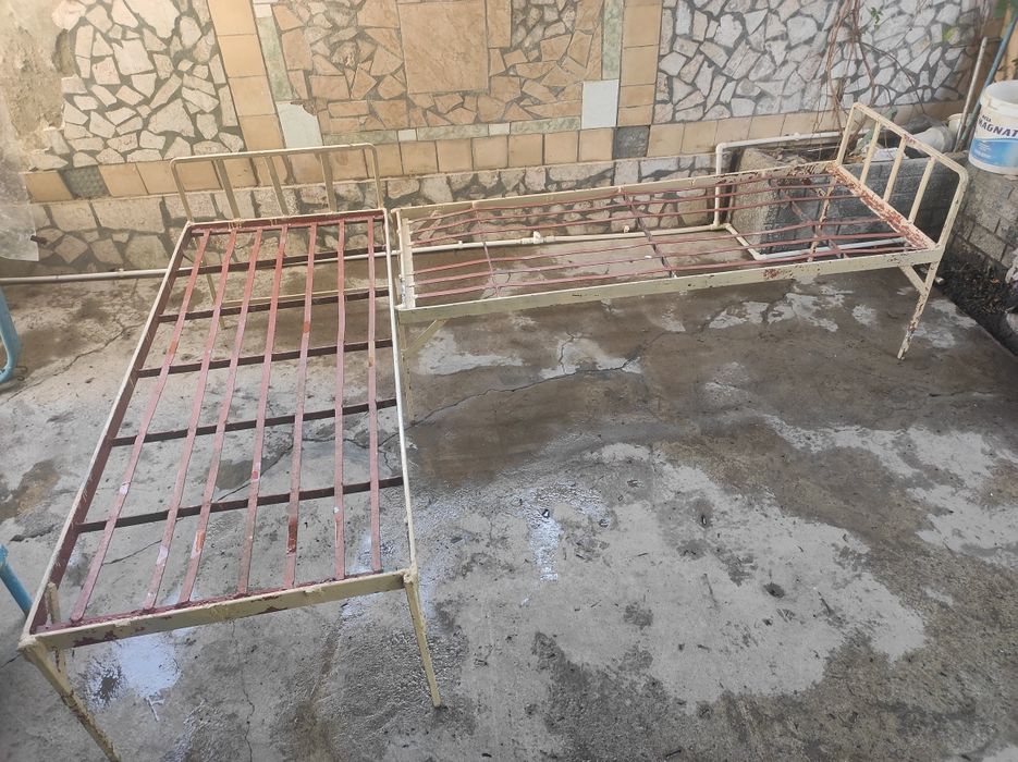 Кровать железная