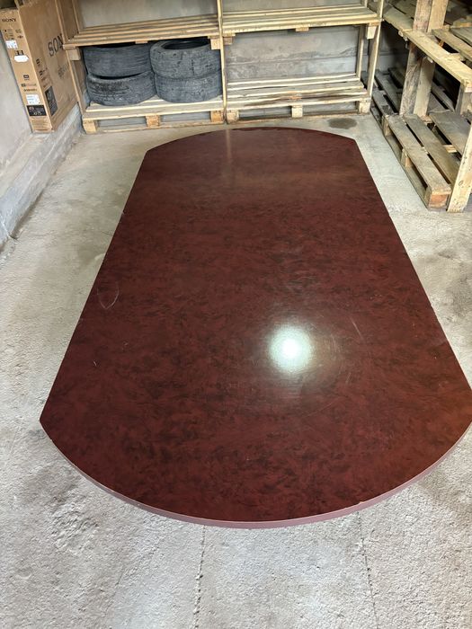 Большой стол для гостей