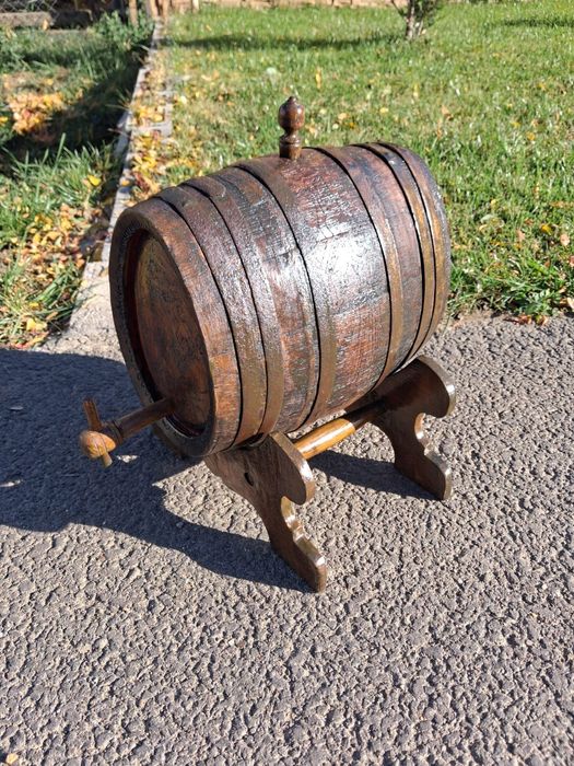 Butoi vin vechi 100 ani