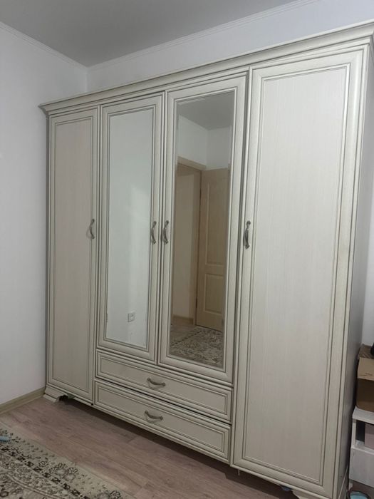 Шкаф белый большой