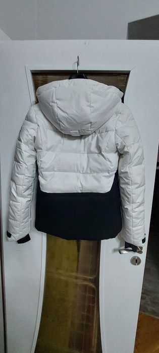 Продавам дамско ски яке ICEPEAK