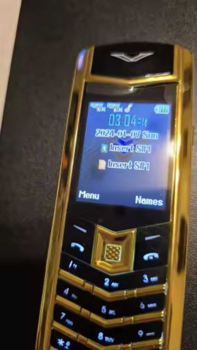 Vertu.Signature Gold + Aligattore Skin, БЕЗПЛАТНА ДОСТАВКА! Два вида кожа! Най - висок клас Р! Чисто нов!