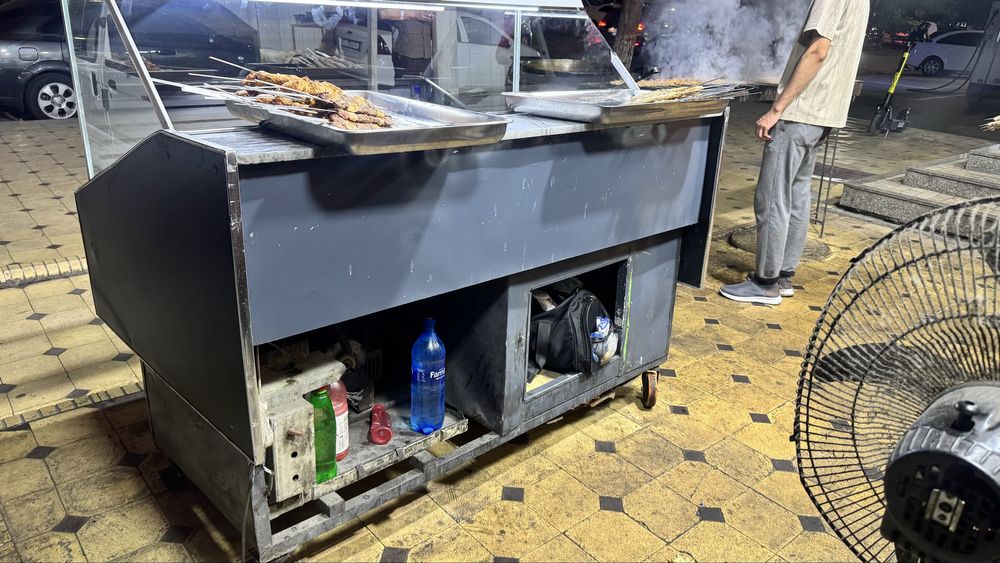 Shashlik uchun vitrina muzlatgich sotiladi srochna