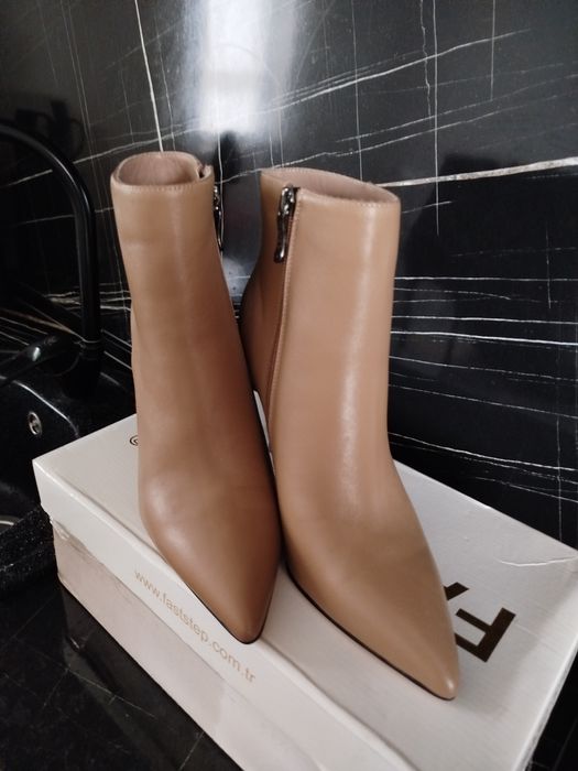 Сапоги женские продается