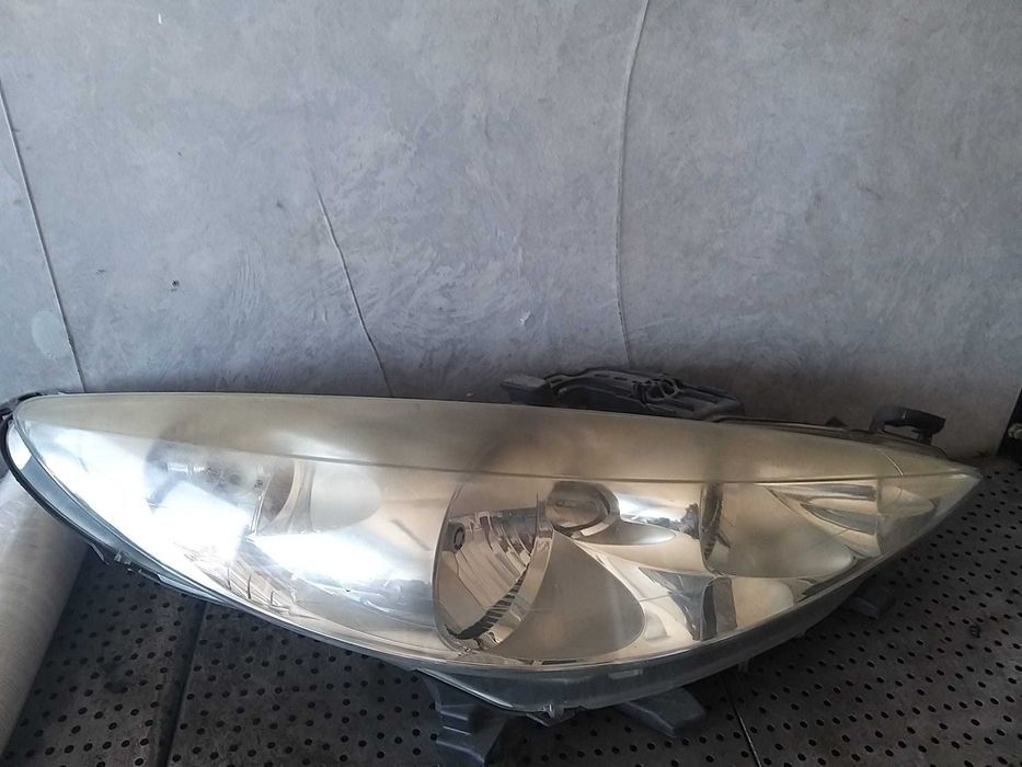 Far dreapta peugeot 207 9649 986180