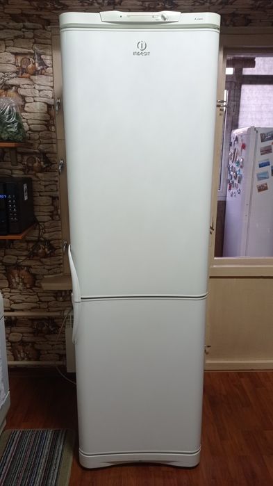 Холодильник-морозильник Indesit CA140G.016