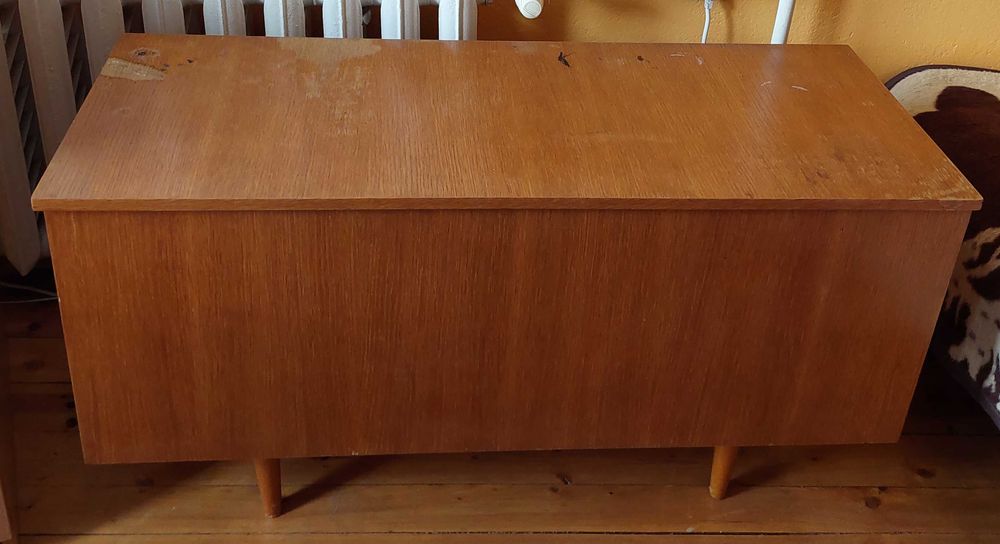 Дървена ракла с крачета