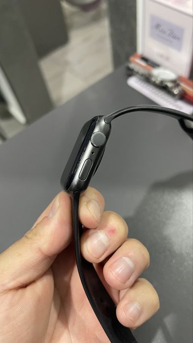 Iwatch se 44 mm apple watch