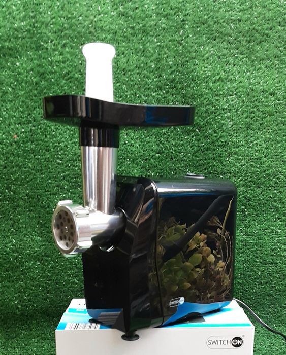 Mașina electrică pentru tocat carne SWITCHON GERMANIA NOUA - 175 Lei