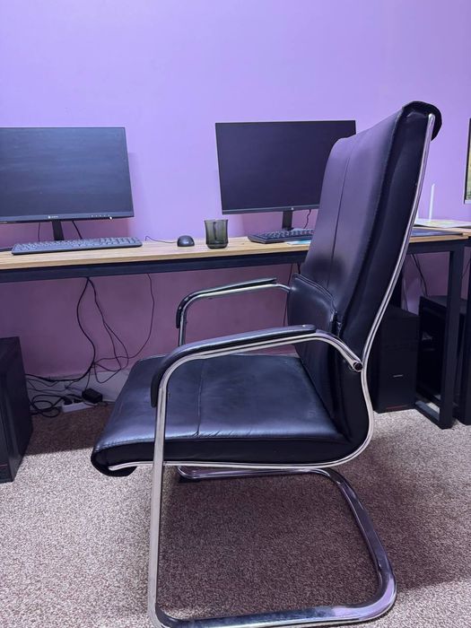 Ofis uchun kreslo sotiladi