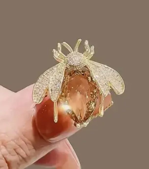 Брошка сови, пчела, калинка