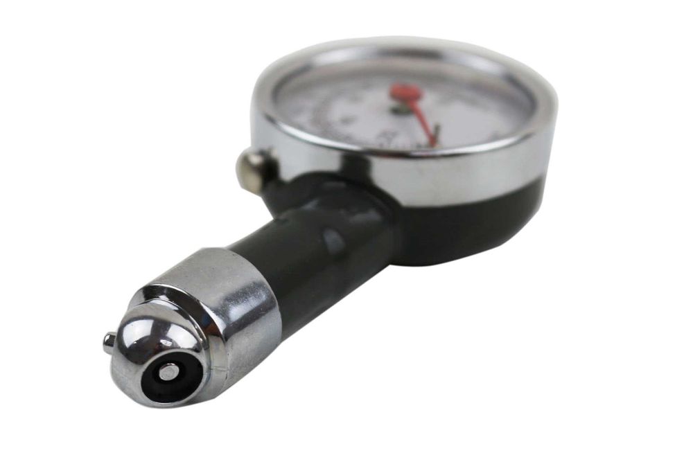 Манометър за гуми метален в кутийка