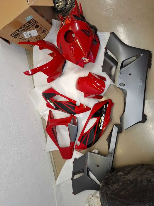 Honda  CBR1000RR 2005 пластмаси, люди и декоративни елементи