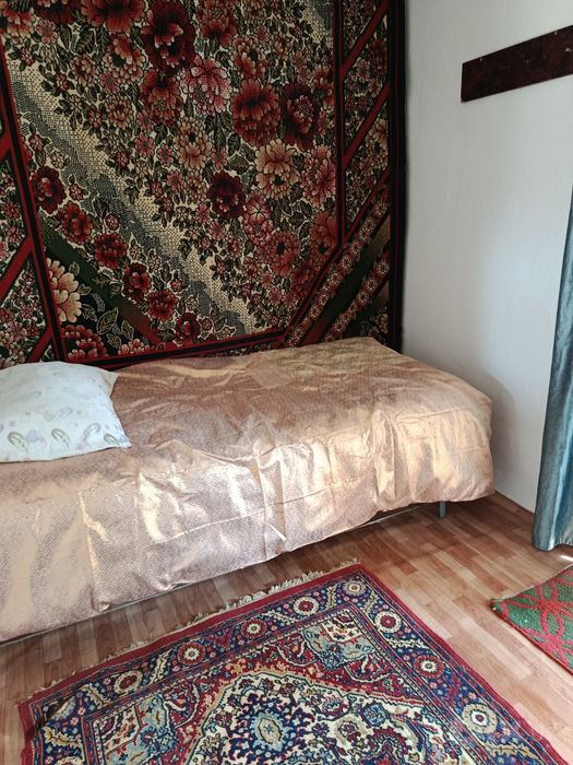 Сдается комната с хозяйкой в собственном доме  ,вход  в комнату раздел
