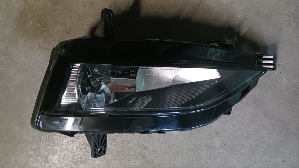 Десен Халоген с държач за броня за VW Golf 7.5
