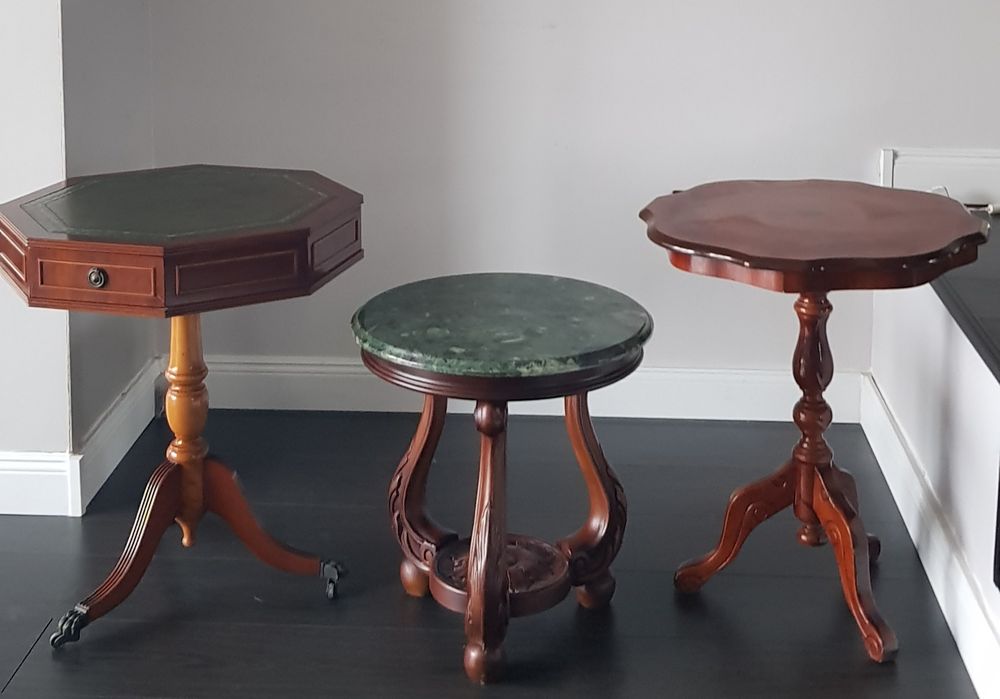 Măsuță veche pentru cafea