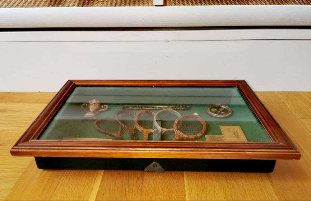 Антикварна тенис картина плакет витрина тенис ракета 1880 - 1950г.